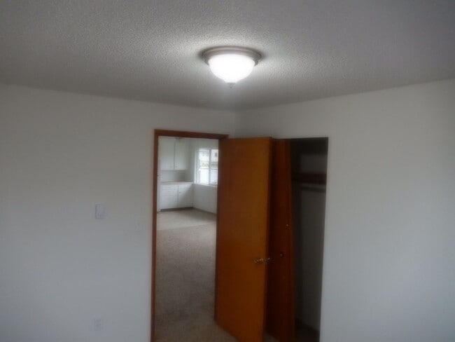 Building Photo - Renovated apartment for Rent