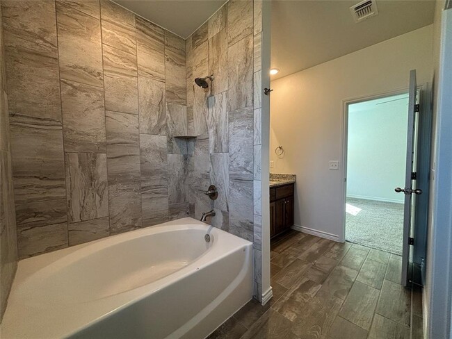 Building Photo - 722 Freedom Cir