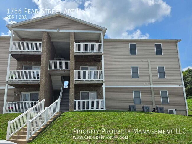 Primary Photo - 1756 Pear St