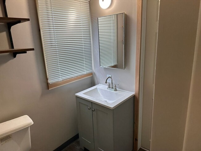 Building Photo - 1 Bed, 1 Bath house in Belt