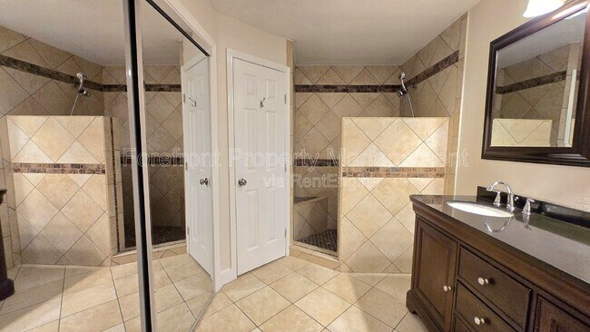 Building Photo - 7609 Linkside St