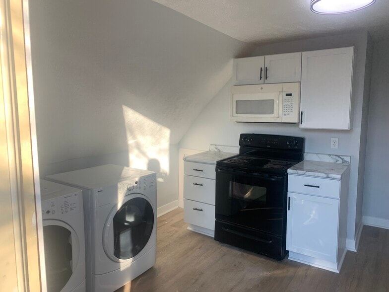 Building Photo - 619 S Armstrong St