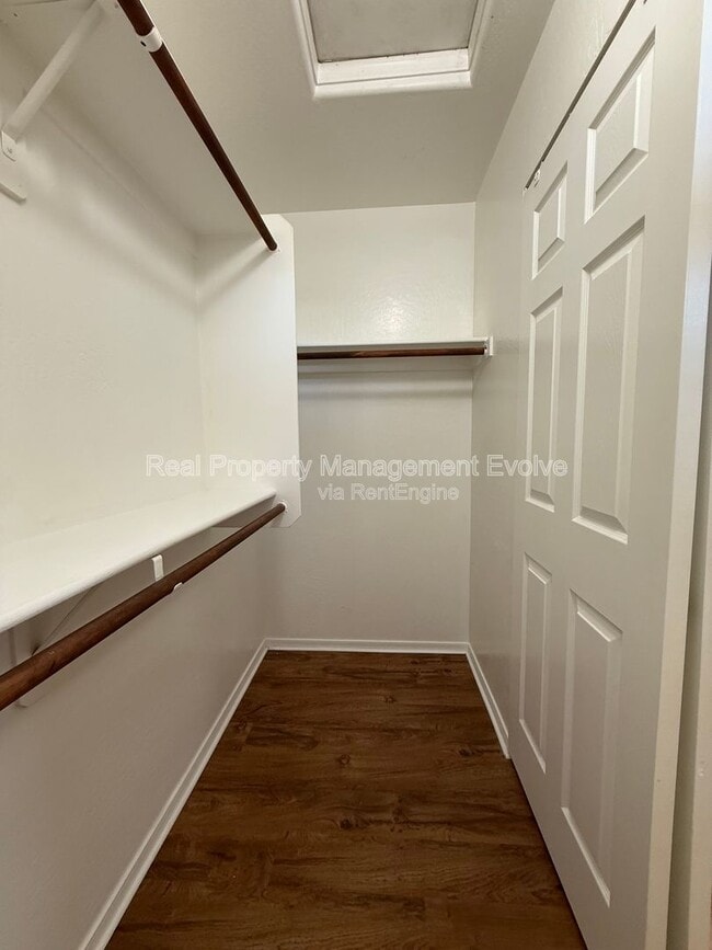 Building Photo - 8 N 226th Cir