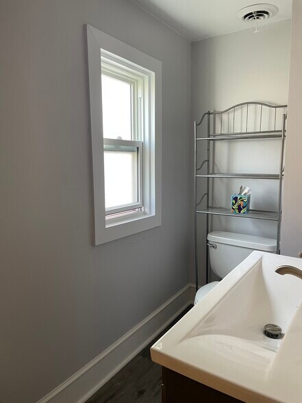Bathroom - 220 S 61st Ave W