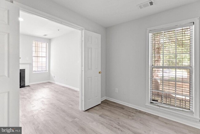 Building Photo - 1318 Garden Wall Cir