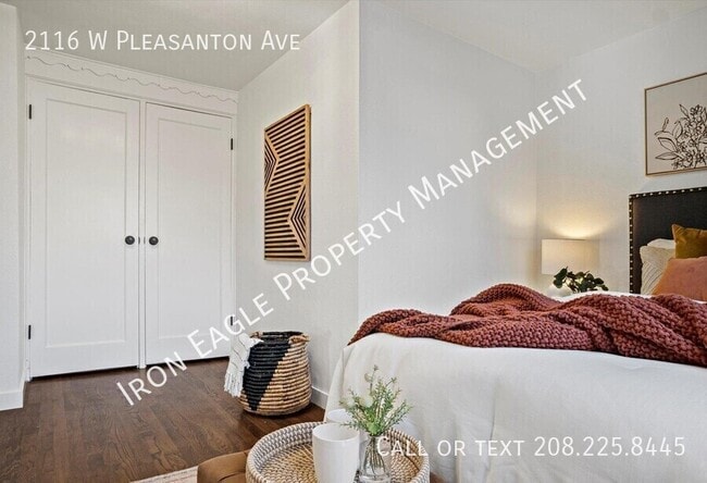 Building Photo - 2116 W Pleasanton Ave