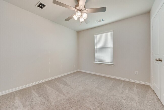 Building Photo - 225 Cranz Farm Dr