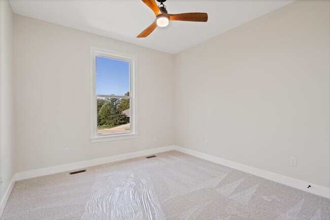 Building Photo - 5201 Buttercup Dr