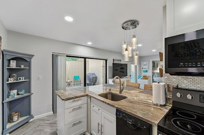 Building Photo - 1605 S US Hwy 1