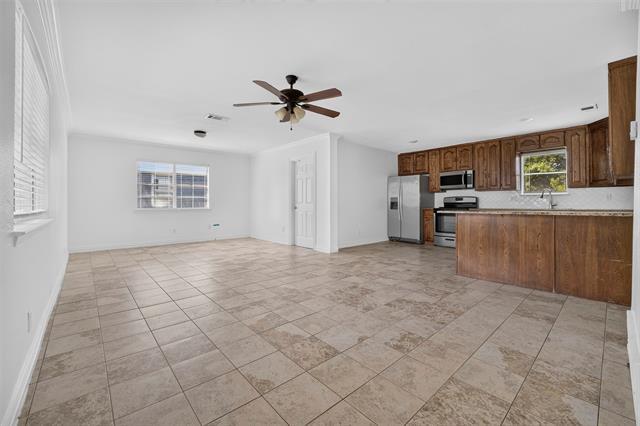 Building Photo - 909 Rosewood Hills Dr