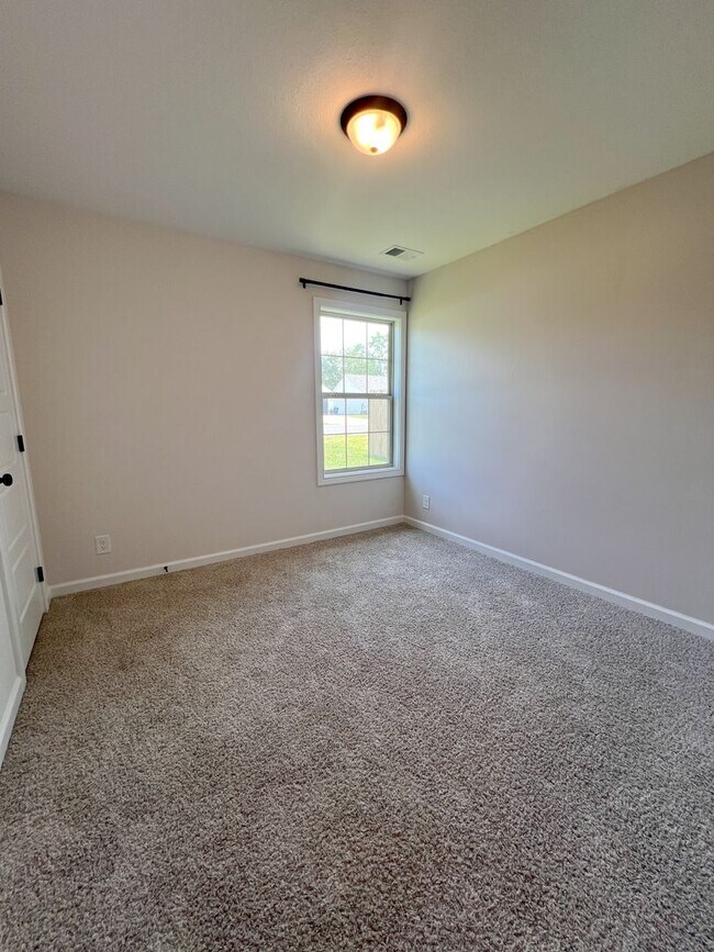 Building Photo - 702 Gleason Dr
