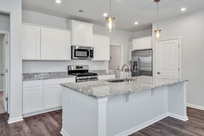 Building Photo - Elegant 4 Bedroom 2.5 Bathroom Home Near Downtown Greenville $2,500/mo rent
