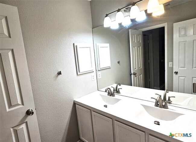 Building Photo - 1715 Mountain Brook