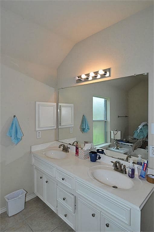 Building Photo - 22852 Lantern Hills Dr