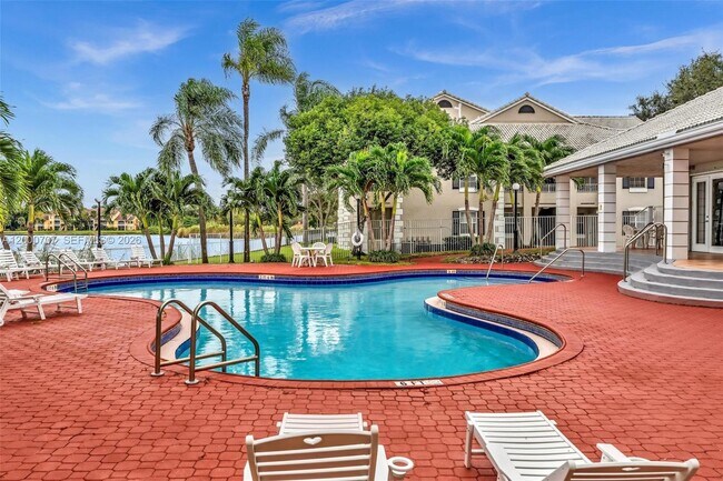 Building Photo - 2841 N Oakland Forest Dr