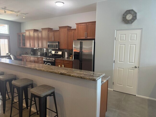 Building Photo - 54610 Avenida Alvarado