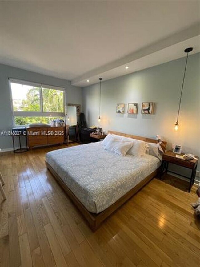 Building Photo - 151 Crandon Blvd