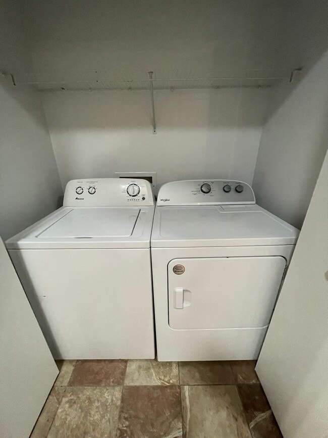 Building Photo - 3624-3626 Thornhill Circle W-TBROS