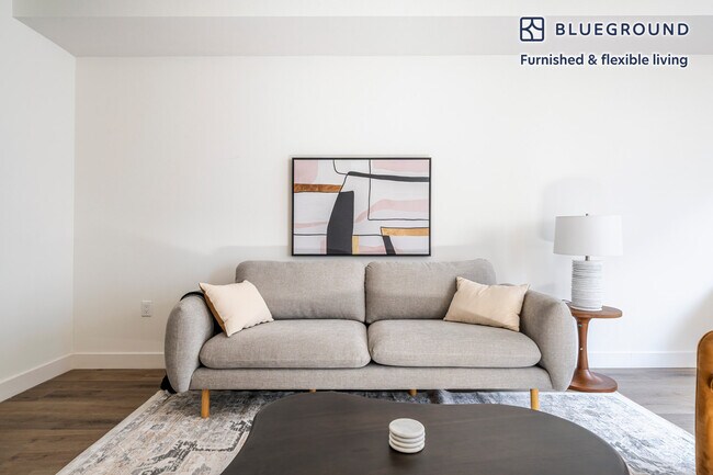 Building Photo - 635 Robinson Ave