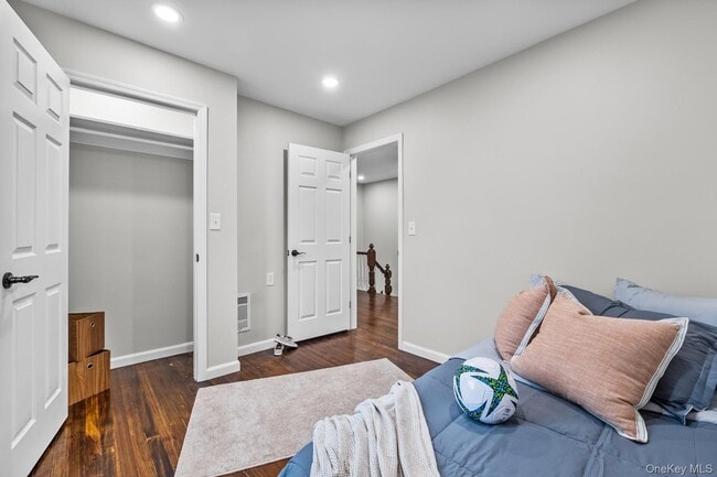 Building Photo - 78 E Maltbie Ave