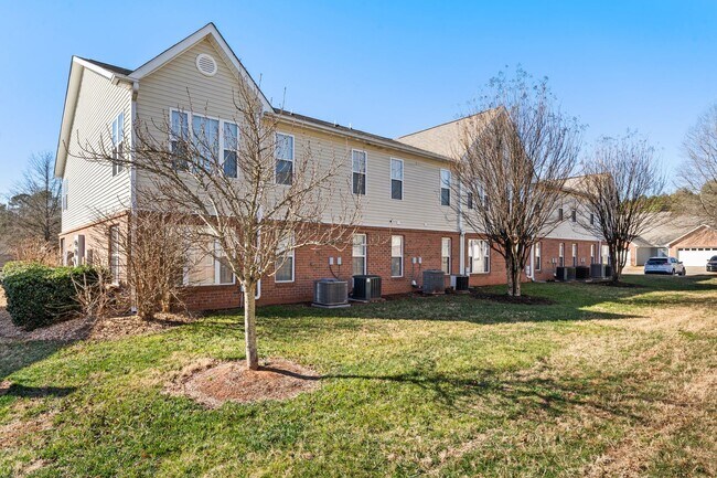 Building Photo - **Applications Pending** Ground-Level 2BR Condo with Community Pool!