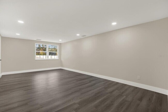 Building Photo - 18803 Tracer Dr