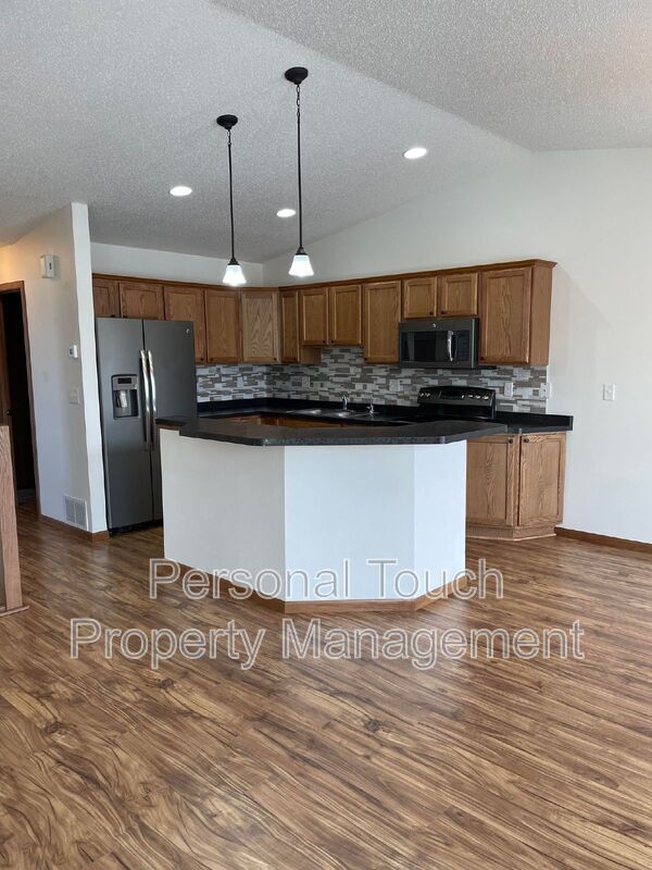 Building Photo - 2580 5th St W