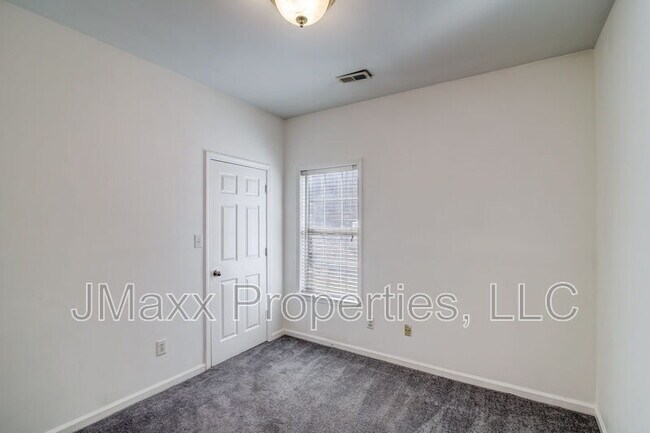 Building Photo - 4021 Melvin Dr SW
