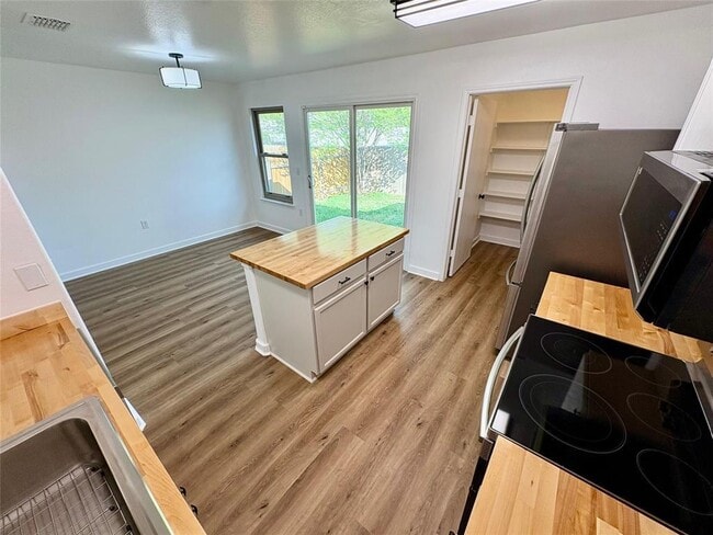 Building Photo - 8003 Bannock Ln