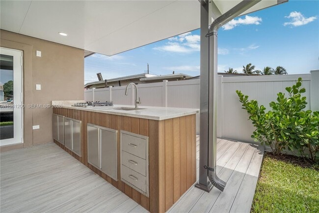 Building Photo - 1931 SW 22nd Ave