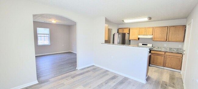 Building Photo - Charming 4BR Home with Modern Upgrades & Spacious Yard