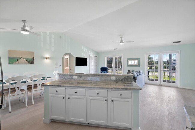 Building Photo - 670 Hernando St