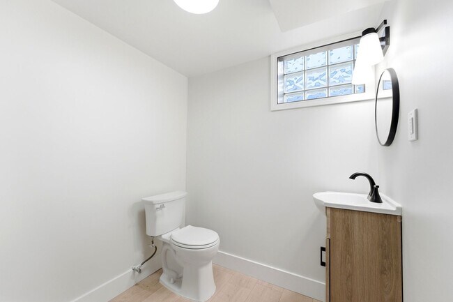 Building Photo - Beautiful, Newly Updated 3 Bedroom/1.5 Bath on quiet street near Pittsburgh's North side. AVAILAB...