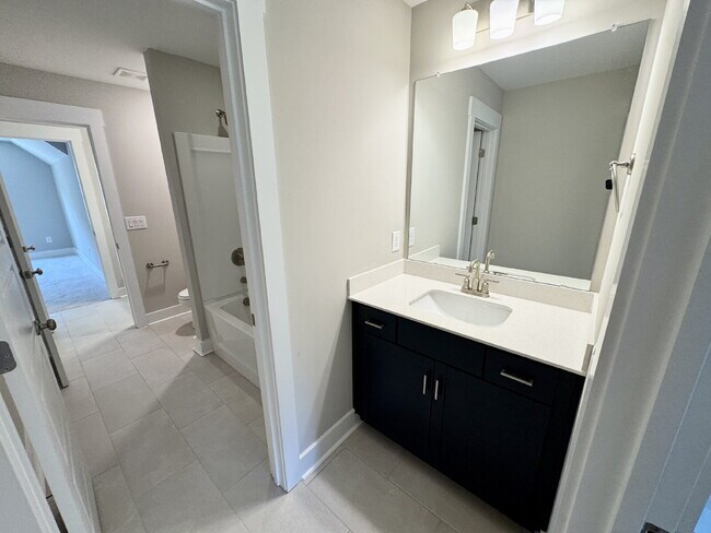 Building Photo - Brand New Townhome in Seneca