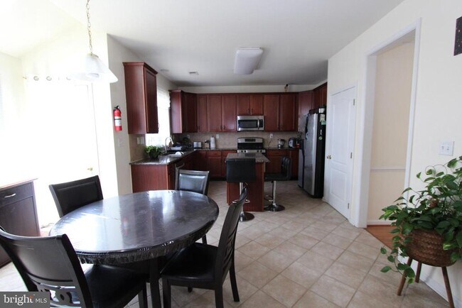 Building Photo - 26 Esterbrook Dr