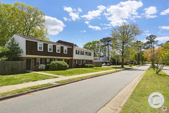 Building Photo - Hickory Point Townhomes