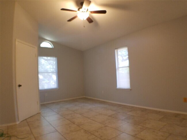 Building Photo - 8310 Los Ranchos Dr