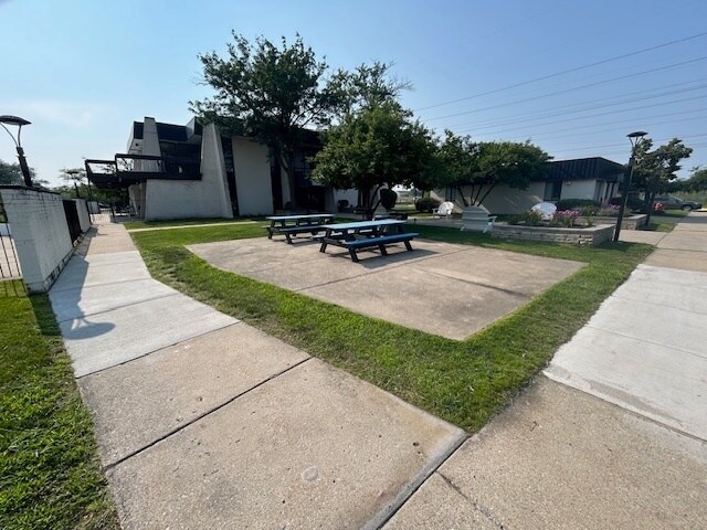 Building Photo - 9701 N Dee Rd
