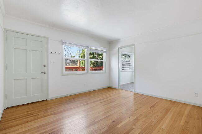 Building Photo - 4449 Dawson Ave