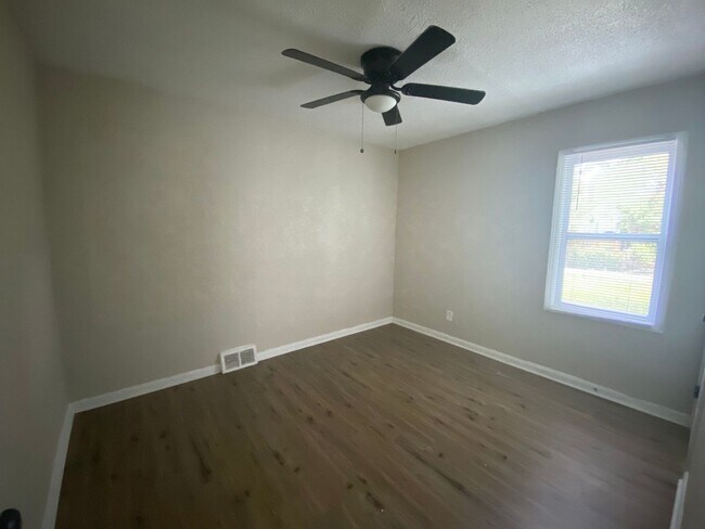 Building Photo - Renovated 3-Bedroom Home – We Welcome Sect...