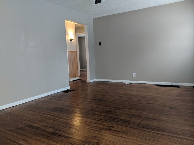 Building Photo - 110 Ashwood Dr