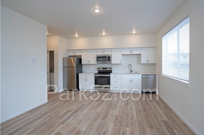 Building Photo - 4546 S Junett St
