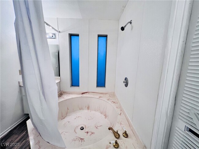 Building Photo - 5048 Spencer St