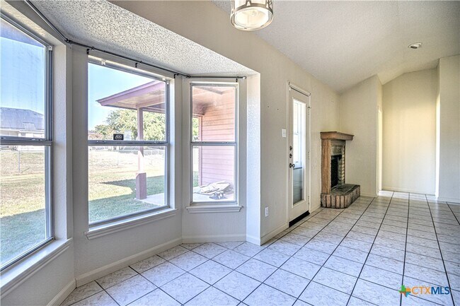 Building Photo - 3805 Riverrock Dr