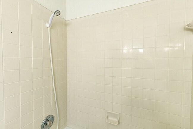 Building Photo - 1/2 Off 1st months rent