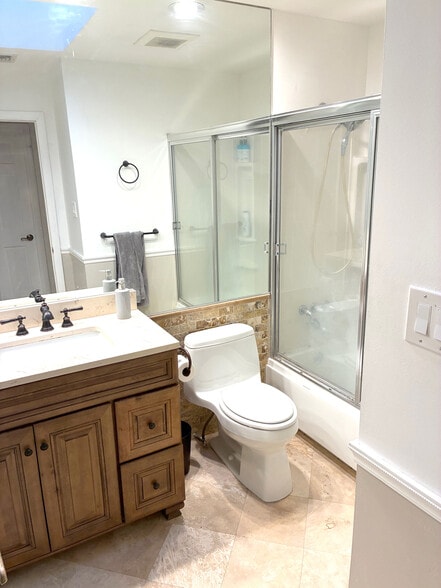 Building Photo - 14 Winside Ln