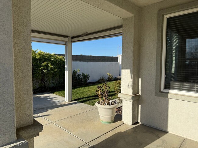 Building Photo - Summerset Living- with a Bonus Room