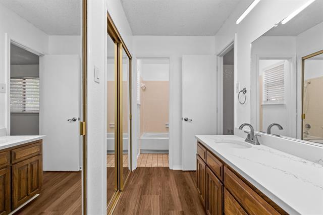Building Photo - 6007 Brentcove Dr