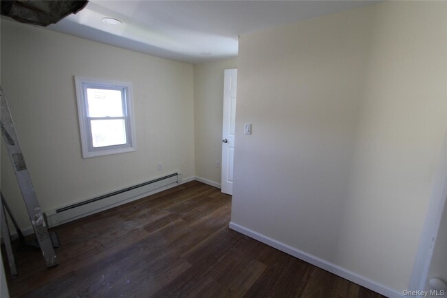 Building Photo - 12 Elm Ave