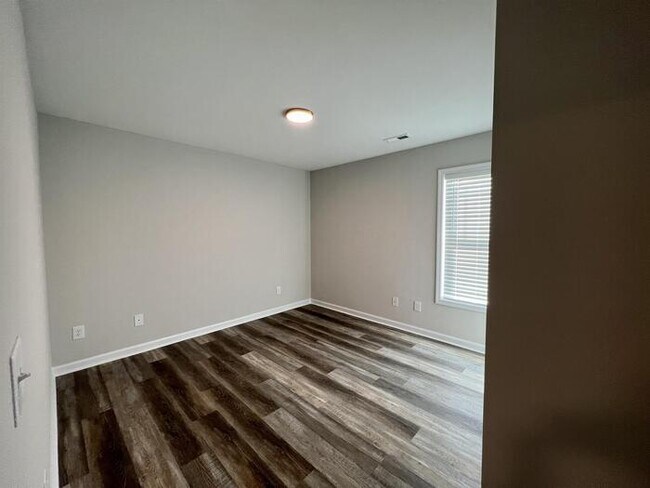 Building Photo - 40 Old Hamilton Rd